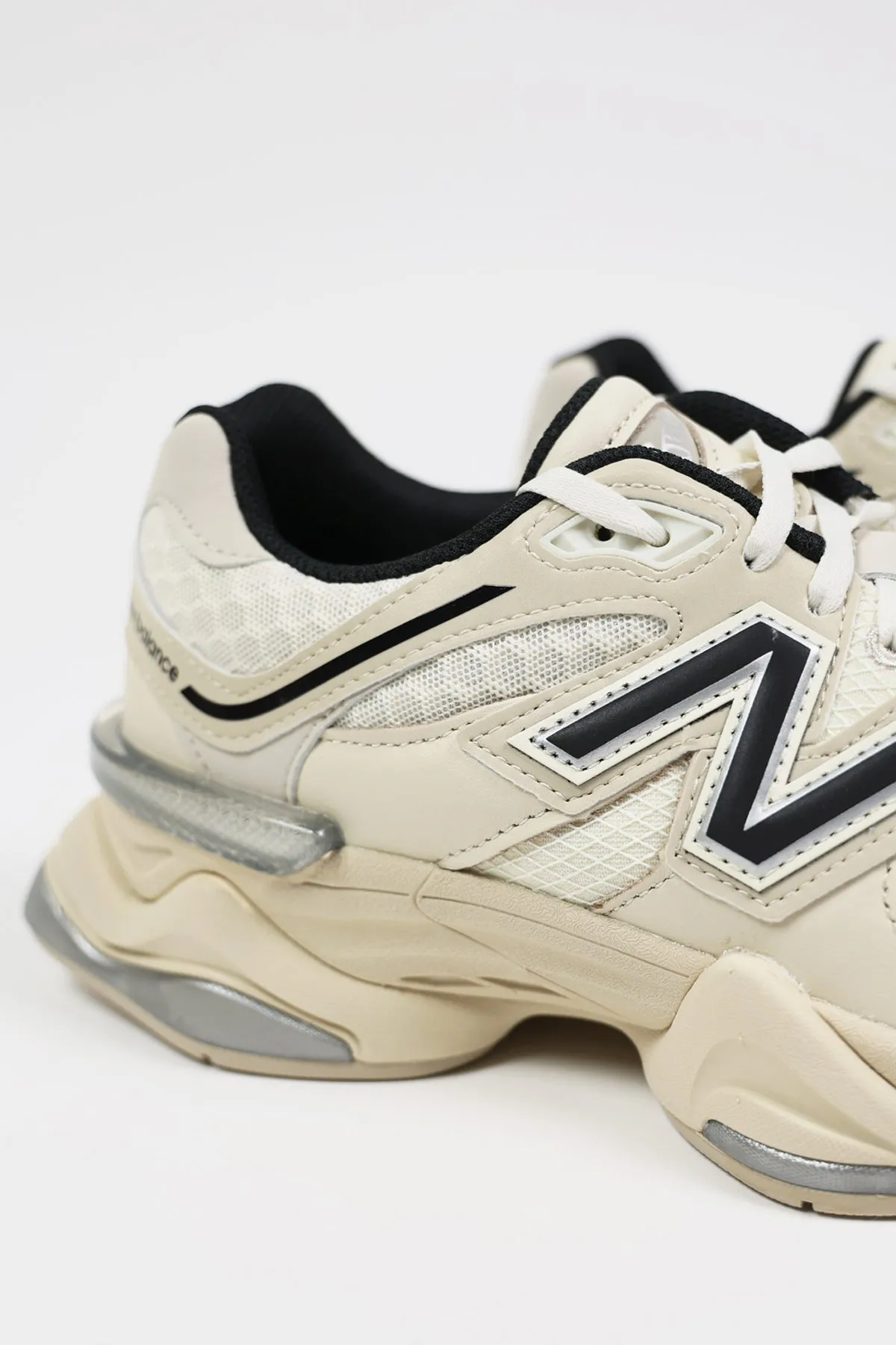9060 - Beige/Black