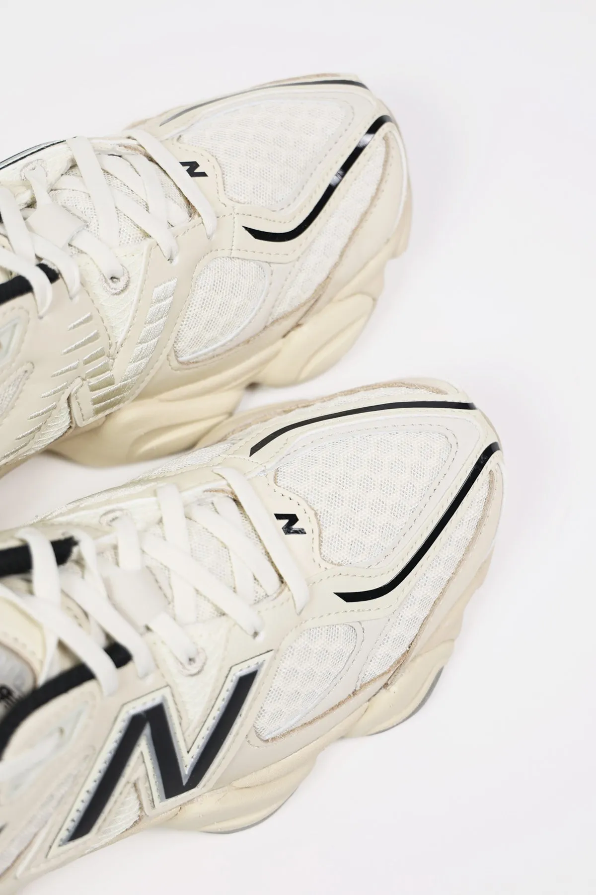 9060 - Beige/Black